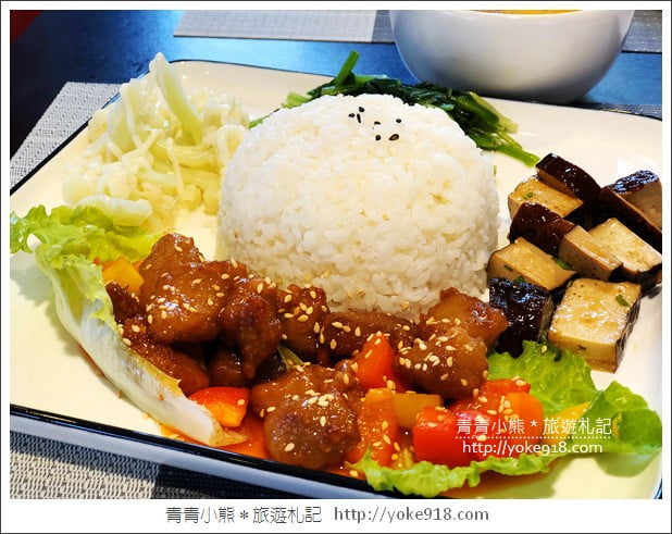 新竹景點》峨眉貨櫃89咖啡．漫步彩虹貨櫃隧道~情侶約會拍照景點 @青青小熊＊旅遊札記