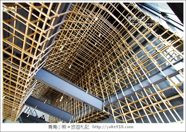 台中沙鹿新景點》黑森林景觀咖啡．台中最新夜景餐廳~三角建築好吸睛 @青青小熊＊旅遊札記