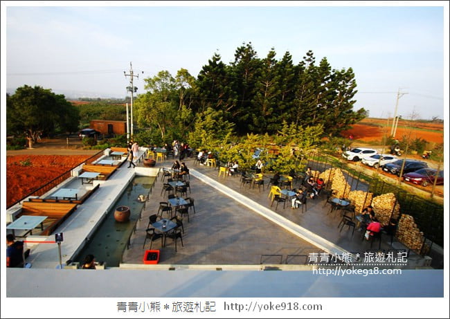 台中沙鹿新景點》黑森林景觀咖啡．台中最新夜景餐廳~三角建築好吸睛 @青青小熊＊旅遊札記
