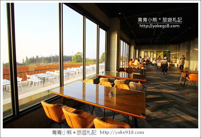 台中沙鹿新景點》黑森林景觀咖啡．台中最新夜景餐廳~三角建築好吸睛 @青青小熊＊旅遊札記