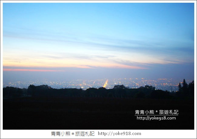 台中沙鹿新景點》黑森林景觀咖啡.台中最新夜景餐廳~三角建築好吸睛 @青青小熊*旅遊札記 台中沙鹿新景點》黑森林景觀咖啡.台中最新夜景餐廳~三角建築好吸睛 @青青小熊*旅遊札記