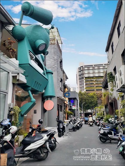 台中新景點》一支毛.超巨大的機器人~隱藏在巷弄間的拍照景點 @青青小熊*旅遊札記 台中新景點》一支毛.超巨大的機器人~隱藏在巷弄間的拍照景點 @青青小熊*旅遊札記