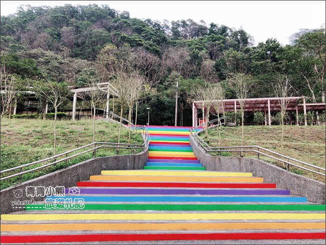 屏東景點》涼山遊憩區.發現哈比人村莊/彩虹巴士站~好玩好拍景點 @青青小熊*旅遊札記 屏東景點》涼山遊憩區.發現哈比人村莊/彩虹巴士站~好玩好拍景點 @青青小熊*旅遊札記