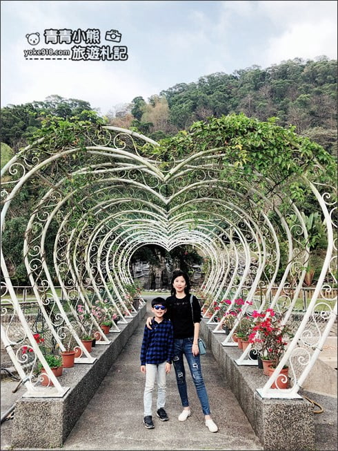 屏東景點》涼山遊憩區.發現哈比人村莊/彩虹巴士站~好玩好拍景點 @青青小熊*旅遊札記 屏東景點》涼山遊憩區.發現哈比人村莊/彩虹巴士站~好玩好拍景點 @青青小熊*旅遊札記