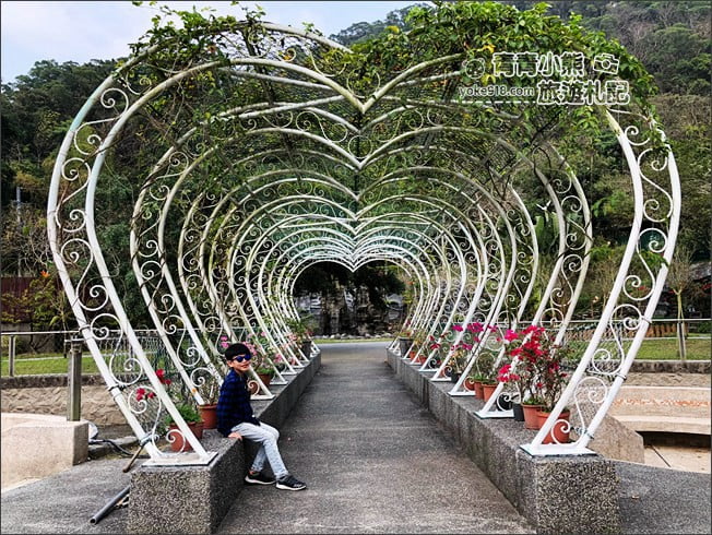 屏東景點》涼山遊憩區．發現哈比人村莊/彩虹巴士站~好玩好拍景點 @青青小熊＊旅遊札記