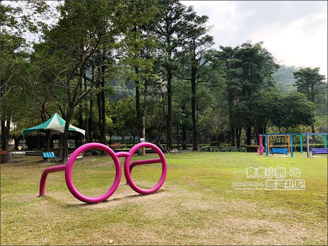 屏東景點》涼山遊憩區.發現哈比人村莊/彩虹巴士站~好玩好拍景點 @青青小熊*旅遊札記 屏東景點》涼山遊憩區.發現哈比人村莊/彩虹巴士站~好玩好拍景點 @青青小熊*旅遊札記