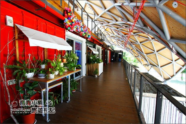 台東景點》波浪屋-TTstyle原創館．台東鐵花村旁的波浪屋彩色貨櫃 @青青小熊＊旅遊札記