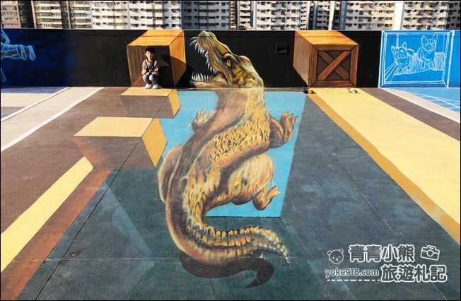 高雄景點》時空之城天台圖龍3D彩繪.最大的立體彩繪(詩舒曼蠶絲文化園區) @青青小熊*旅遊札記 高雄景點》時空之城天台圖龍3D彩繪.最大的立體彩繪(詩舒曼蠶絲文化園區) @青青小熊*旅遊札記
