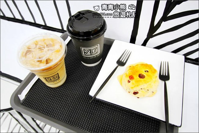 台中新景點》2D cafe．最夯的復古2D風潮，約會拍照~融入童趣風場景裡 @青青小熊＊旅遊札記