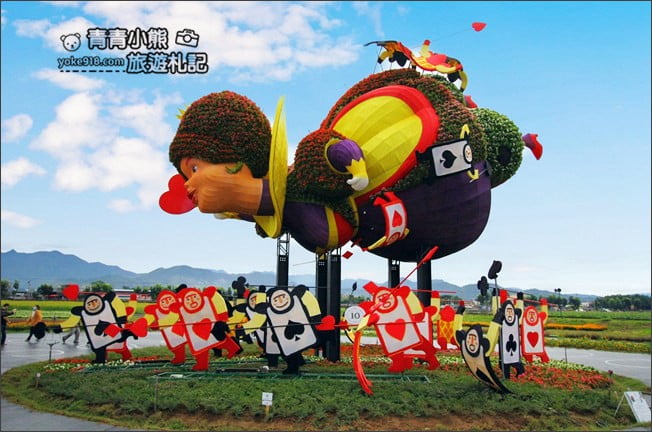 台中賞花景點》新社花海 2020臺中國際花毯節．愛麗絲的花境探險，走進童話花海裡 @青青小熊＊旅遊札記