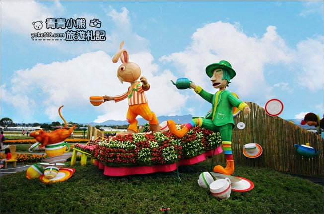 台中賞花景點》新社花海 2020臺中國際花毯節．愛麗絲的花境探險，走進童話花海裡 @青青小熊＊旅遊札記