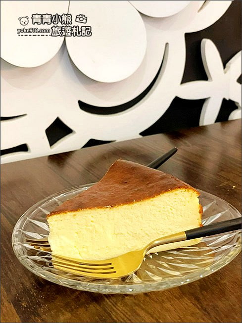 新竹景點》A&J cafe .黑色巨大禮物盒子~超大白色蝴蝶結,美味甜點就在這 @青青小熊*旅遊札記 新竹景點》A&J cafe .黑色巨大禮物盒子~超大白色蝴蝶結,美味甜點就在這 @青青小熊*旅遊札記