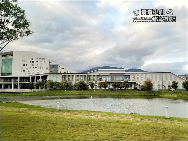 台東景點》台東大學圖書館。巨大書本的知識金字塔~人氣必拍亮點 @青青小熊*旅遊札記 台東景點》台東大學圖書館。巨大書本的知識金字塔~人氣必拍亮點 @青青小熊*旅遊札記