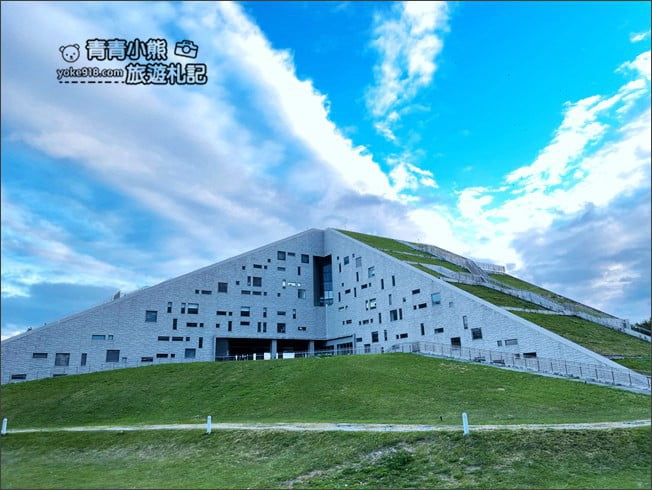 台東景點》台東大學圖書館。巨大書本的知識金字塔~人氣必拍亮點 @青青小熊＊旅遊札記