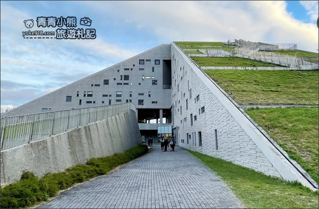 台東景點》台東大學圖書館。巨大書本的知識金字塔~人氣必拍亮點 @青青小熊＊旅遊札記