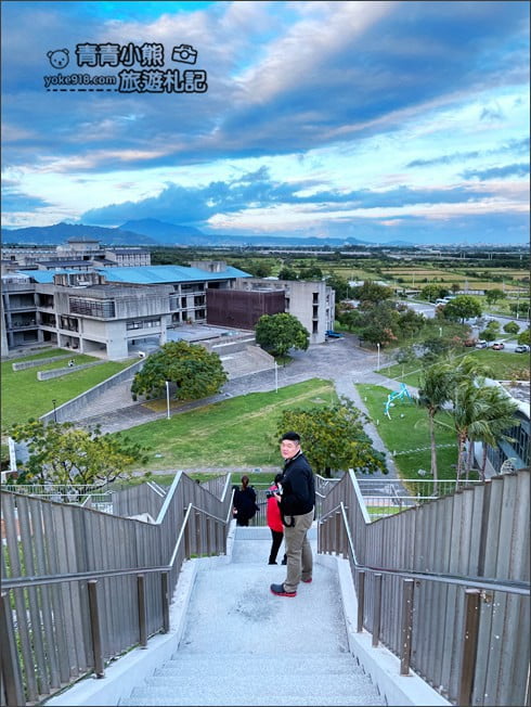 台東景點》台東大學圖書館。巨大書本的知識金字塔~人氣必拍亮點 @青青小熊＊旅遊札記