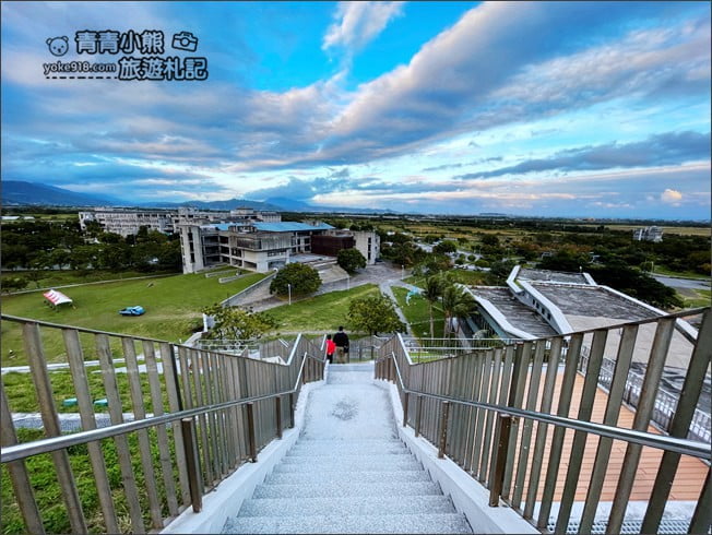 台東景點》台東大學圖書館。巨大書本的知識金字塔~人氣必拍亮點 @青青小熊*旅遊札記 台東景點》台東大學圖書館。巨大書本的知識金字塔~人氣必拍亮點 @青青小熊*旅遊札記