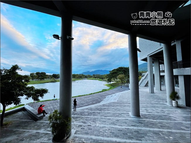 台東景點》台東大學圖書館。巨大書本的知識金字塔~人氣必拍亮點 @青青小熊*旅遊札記 台東景點》台東大學圖書館。巨大書本的知識金字塔~人氣必拍亮點 @青青小熊*旅遊札記