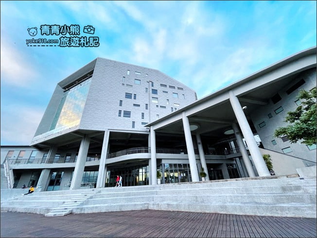 台東景點》台東大學圖書館。巨大書本的知識金字塔~人氣必拍亮點 @青青小熊*旅遊札記 台東景點》台東大學圖書館。巨大書本的知識金字塔~人氣必拍亮點 @青青小熊*旅遊札記