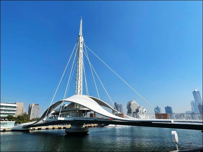高雄新景點》港區大港橋造型優美.全亞洲最大跨港旋轉的大港橋 @青青小熊*旅遊札記 高雄新景點》港區大港橋造型優美.全亞洲最大跨港旋轉的大港橋 @青青小熊*旅遊札記