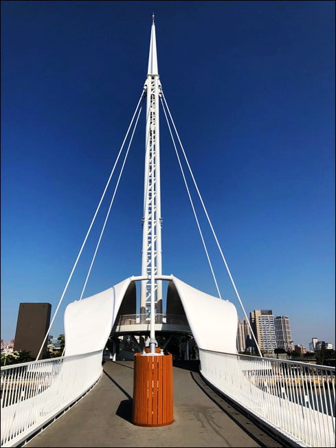高雄新景點》港區大港橋造型優美.全亞洲最大跨港旋轉的大港橋 @青青小熊*旅遊札記 高雄新景點》港區大港橋造型優美.全亞洲最大跨港旋轉的大港橋 @青青小熊*旅遊札記