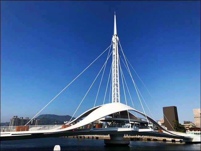 高雄新景點》港區大港橋造型優美．全亞洲最大跨港旋轉的大港橋 @青青小熊＊旅遊札記