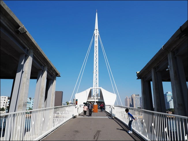 高雄新景點》港區大港橋造型優美.全亞洲最大跨港旋轉的大港橋 @青青小熊*旅遊札記 高雄新景點》港區大港橋造型優美.全亞洲最大跨港旋轉的大港橋 @青青小熊*旅遊札記