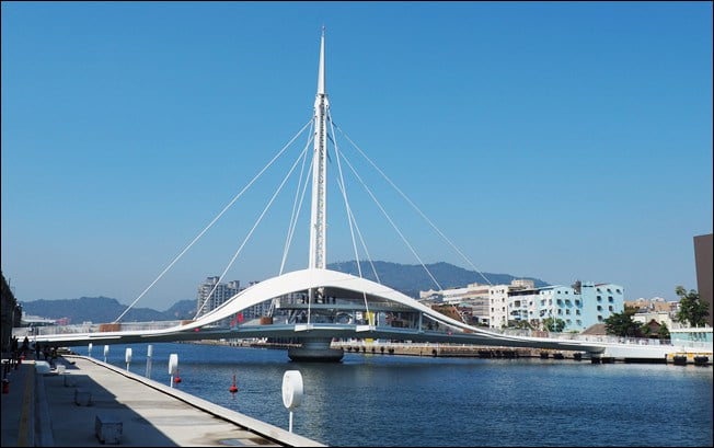 高雄新景點》港區大港橋造型優美.全亞洲最大跨港旋轉的大港橋 @青青小熊*旅遊札記 高雄新景點》港區大港橋造型優美.全亞洲最大跨港旋轉的大港橋 @青青小熊*旅遊札記