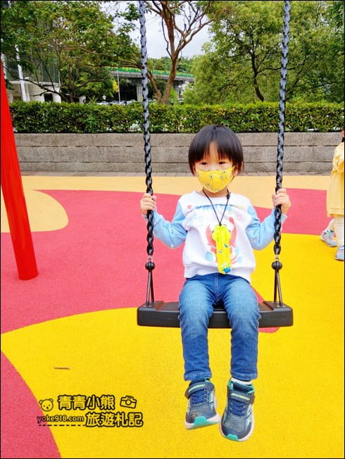 台北內湖景點》湖山六號公園.以消防車為主題的遊樂場,全新改造親子景點 @青青小熊*旅遊札記 台北內湖景點》湖山六號公園.以消防車為主題的遊樂場,全新改造親子景點 @青青小熊*旅遊札記