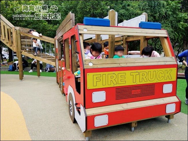 台北內湖景點》湖山六號公園.以消防車為主題的遊樂場,全新改造親子景點 @青青小熊*旅遊札記 台北內湖景點》湖山六號公園.以消防車為主題的遊樂場,全新改造親子景點 @青青小熊*旅遊札記