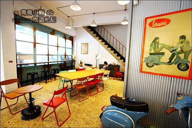 台中新景點》魚刺人雞蛋糕-修車廠店．古董汽車、小車車模型~車迷必訪 @青青小熊＊旅遊札記
