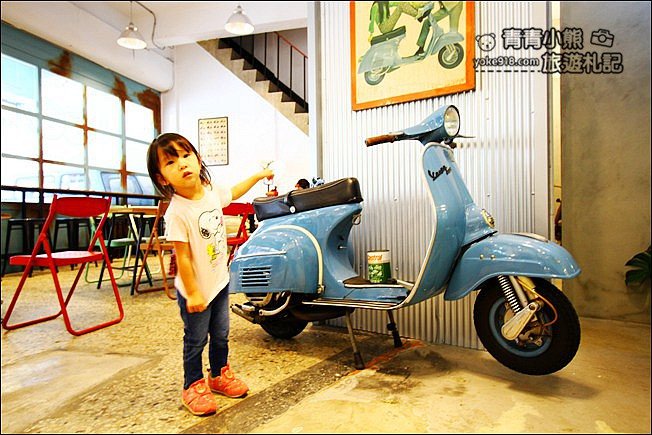 台中新景點》魚刺人雞蛋糕-修車廠店.古董汽車、小車車模型~車迷必訪 @青青小熊*旅遊札記 台中新景點》魚刺人雞蛋糕-修車廠店.古董汽車、小車車模型~車迷必訪 @青青小熊*旅遊札記