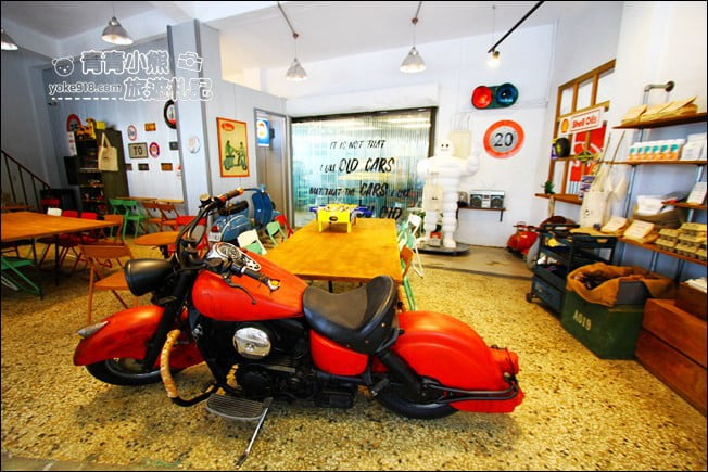 台中新景點》魚刺人雞蛋糕-修車廠店.古董汽車、小車車模型~車迷必訪 @青青小熊*旅遊札記 台中新景點》魚刺人雞蛋糕-修車廠店.古董汽車、小車車模型~車迷必訪 @青青小熊*旅遊札記