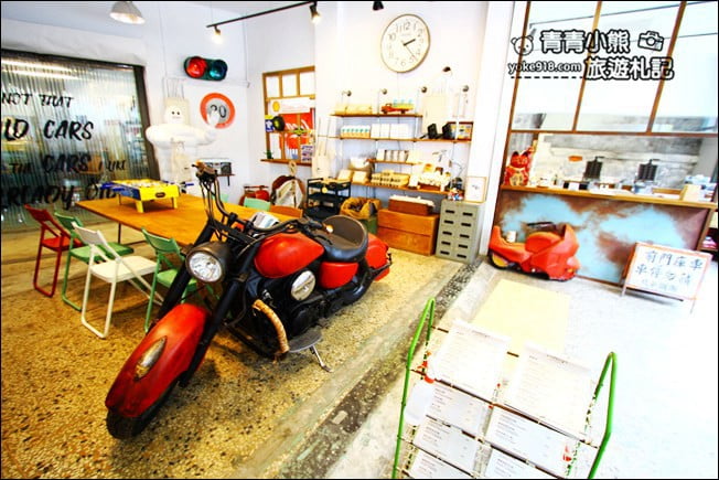 台中新景點》魚刺人雞蛋糕-修車廠店.古董汽車、小車車模型~車迷必訪 @青青小熊*旅遊札記 台中新景點》魚刺人雞蛋糕-修車廠店.古董汽車、小車車模型~車迷必訪 @青青小熊*旅遊札記