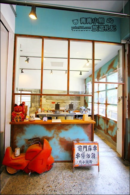 台中新景點》魚刺人雞蛋糕-修車廠店．古董汽車、小車車模型~車迷必訪 @青青小熊＊旅遊札記