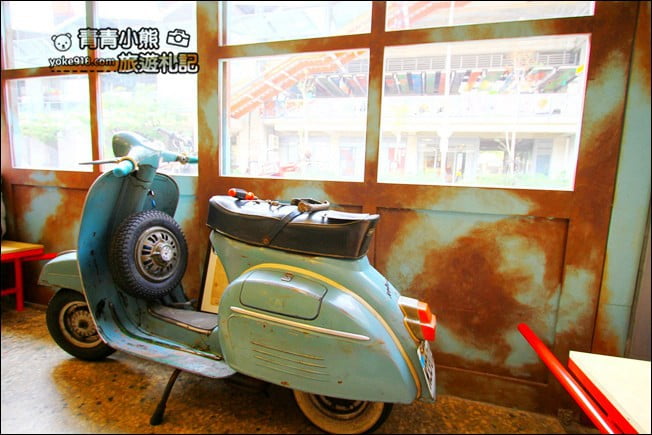 台中新景點》魚刺人雞蛋糕-修車廠店.古董汽車、小車車模型~車迷必訪 @青青小熊*旅遊札記 台中新景點》魚刺人雞蛋糕-修車廠店.古董汽車、小車車模型~車迷必訪 @青青小熊*旅遊札記