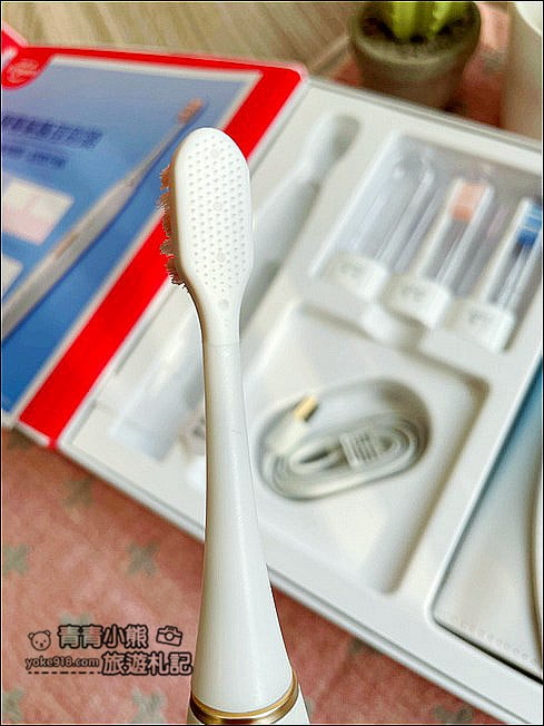 生活好物體驗》高露潔最新美型的電動牙刷- GLINT變速刷，給你最舒適乾淨的潔牙+護齦體驗 @青青小熊＊旅遊札記