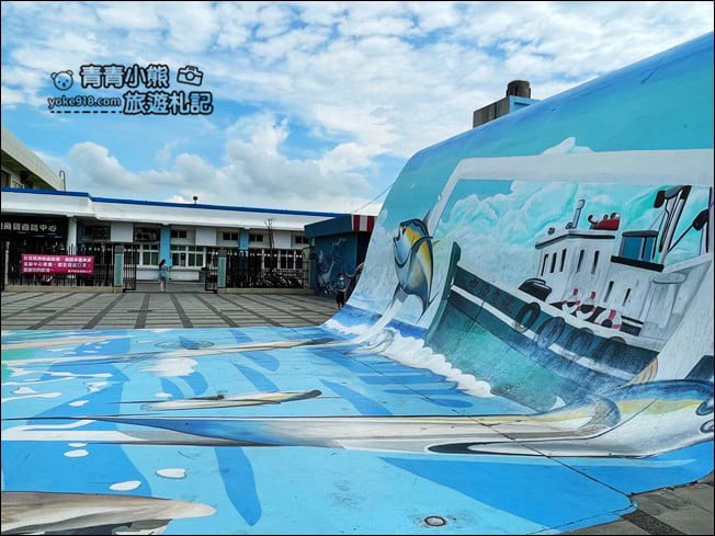 台中景點》梧棲漁港．必拍巨型海洋生物，逛新鮮漁獲吃美食 @青青小熊＊旅遊札記