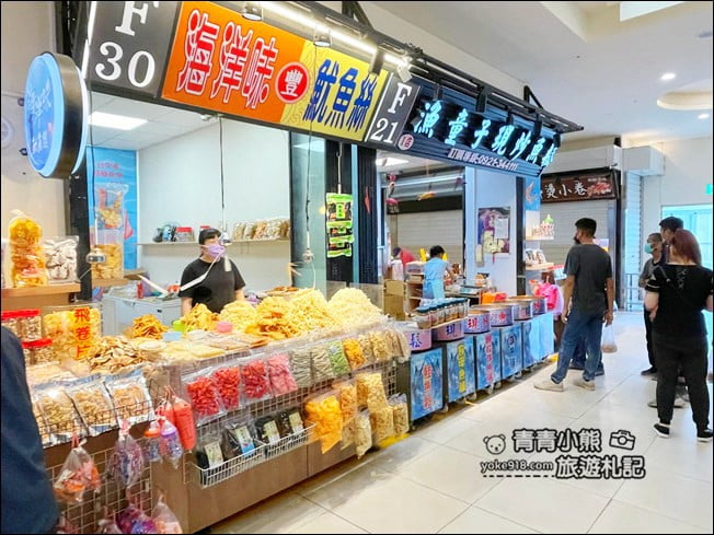 台中景點》梧棲漁港．必拍巨型海洋生物，逛新鮮漁獲吃美食 @青青小熊＊旅遊札記