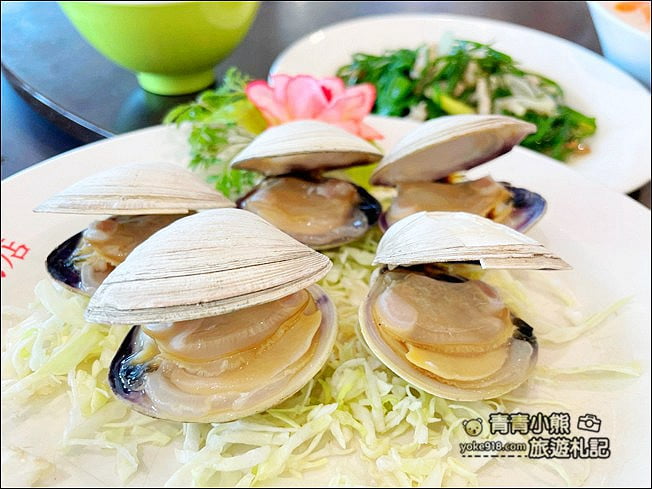 台中景點》梧棲漁港．必拍巨型海洋生物，逛新鮮漁獲吃美食 @青青小熊＊旅遊札記