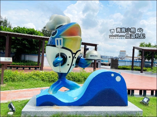 台中景點》梧棲漁港.必拍巨型海洋生物,逛新鮮漁獲吃美食 @青青小熊*旅遊札記 台中景點》梧棲漁港.必拍巨型海洋生物,逛新鮮漁獲吃美食 @青青小熊*旅遊札記