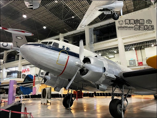 高雄景點》航空教育展示館.好像來到放大版模型室,變裝體驗當個小小飛行員 @青青小熊*旅遊札記 高雄景點》航空教育展示館.好像來到放大版模型室,變裝體驗當個小小飛行員 @青青小熊*旅遊札記