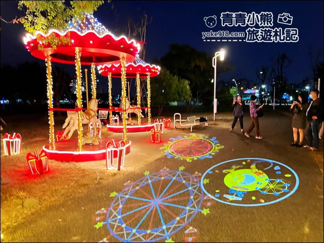 台中景點》水湳中央公園,迎接2022,浪漫旋轉木馬~聖誕跨年燈飾登場 @青青小熊*旅遊札記 台中景點》水湳中央公園,迎接2022,浪漫旋轉木馬~聖誕跨年燈飾登場 @青青小熊*旅遊札記