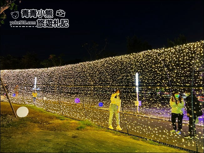 台中景點》水湳中央公園，迎接2022，浪漫旋轉木馬~聖誕跨年燈飾登場 @青青小熊＊旅遊札記