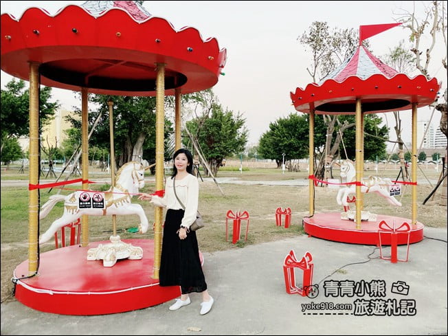 台中景點》水湳中央公園,迎接2022,浪漫旋轉木馬~聖誕跨年燈飾登場 @青青小熊*旅遊札記 台中景點》水湳中央公園,迎接2022,浪漫旋轉木馬~聖誕跨年燈飾登場 @青青小熊*旅遊札記