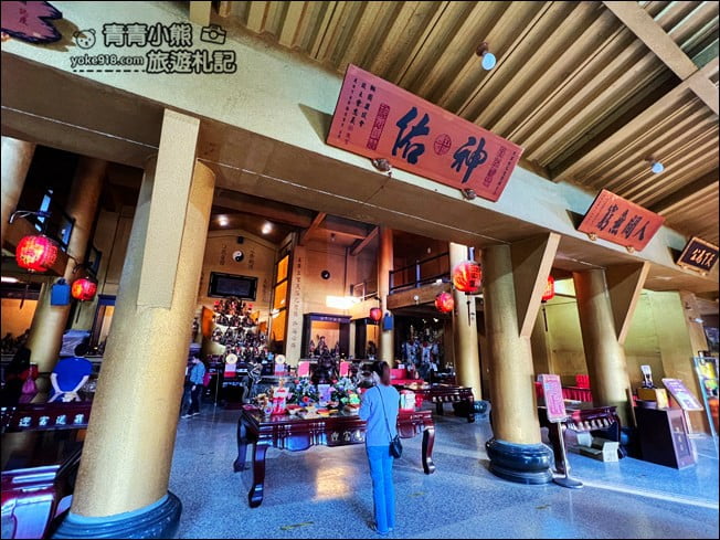 桃園景點》大溪迎富送窮廟~巨大彩色筊杯好好拍，拍照打卡.求發財金 @青青小熊＊旅遊札記