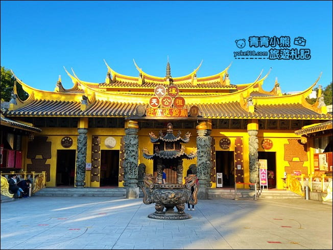 桃園景點》大溪迎富送窮廟~巨大彩色筊杯好好拍，拍照打卡.求發財金 @青青小熊＊旅遊札記