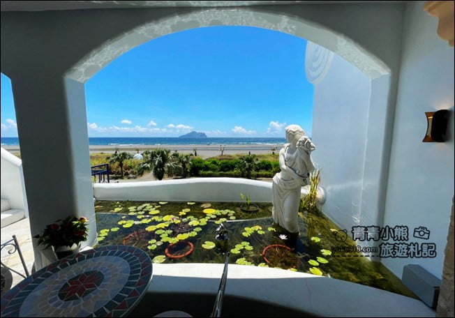宜蘭景點》海景咖啡廳渲咖啡~讓我有種來到地中海的感覺，無敵海景太迷人 @青青小熊＊旅遊札記
