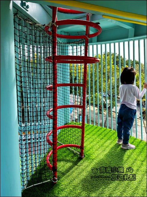 苗栗新景點》有著通霄之塔的新生公園，3層樓高溜滑梯好刺激 @青青小熊＊旅遊札記