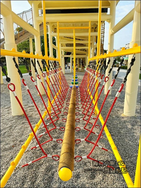 屏東景點》林邊飛天火車公園.還有巨大蓮霧出沒太可愛~小朋友的樂園 @青青小熊*旅遊札記 屏東景點》林邊飛天火車公園.還有巨大蓮霧出沒太可愛~小朋友的樂園 @青青小熊*旅遊札記